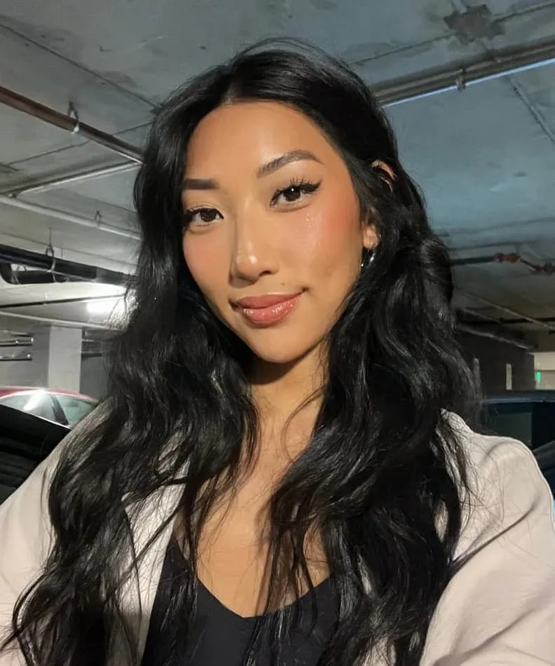 OnlyFans Content erstellen mit professioneller Kamera und Beleuchtung